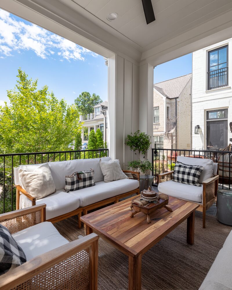 navigating-the-real-estate-waters-buying-and-selling-in-traditions-of-braselton