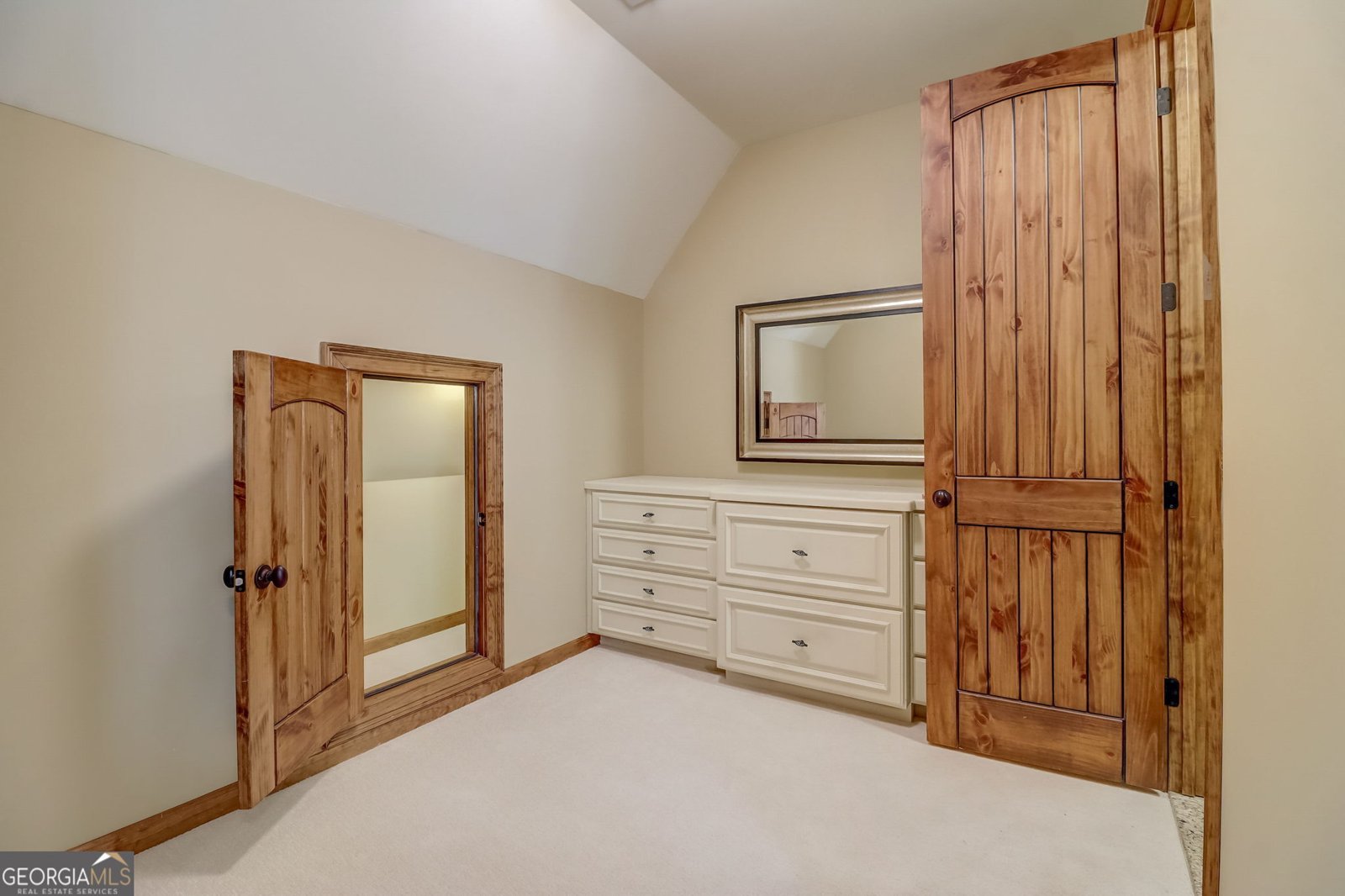 6219 Woodlake Drive Buford - 37