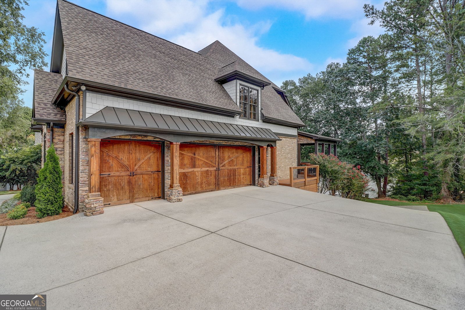 6219 Woodlake Drive Buford - 72