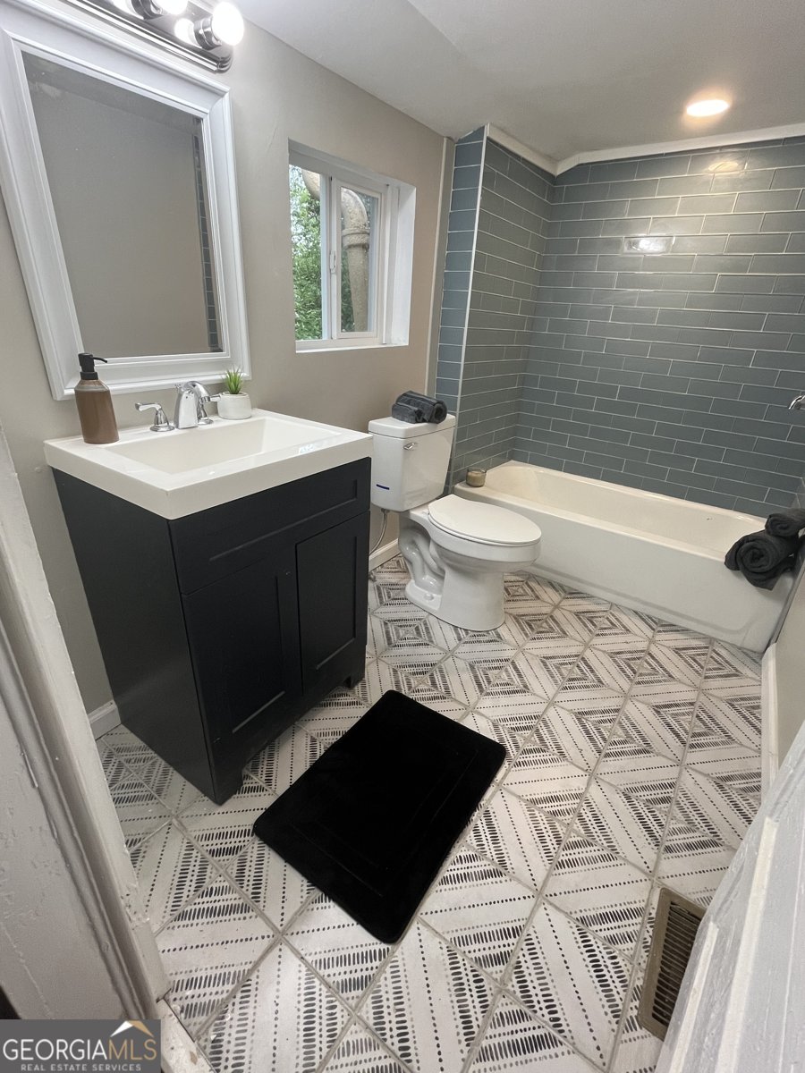 321 10th Street Griffin - 24