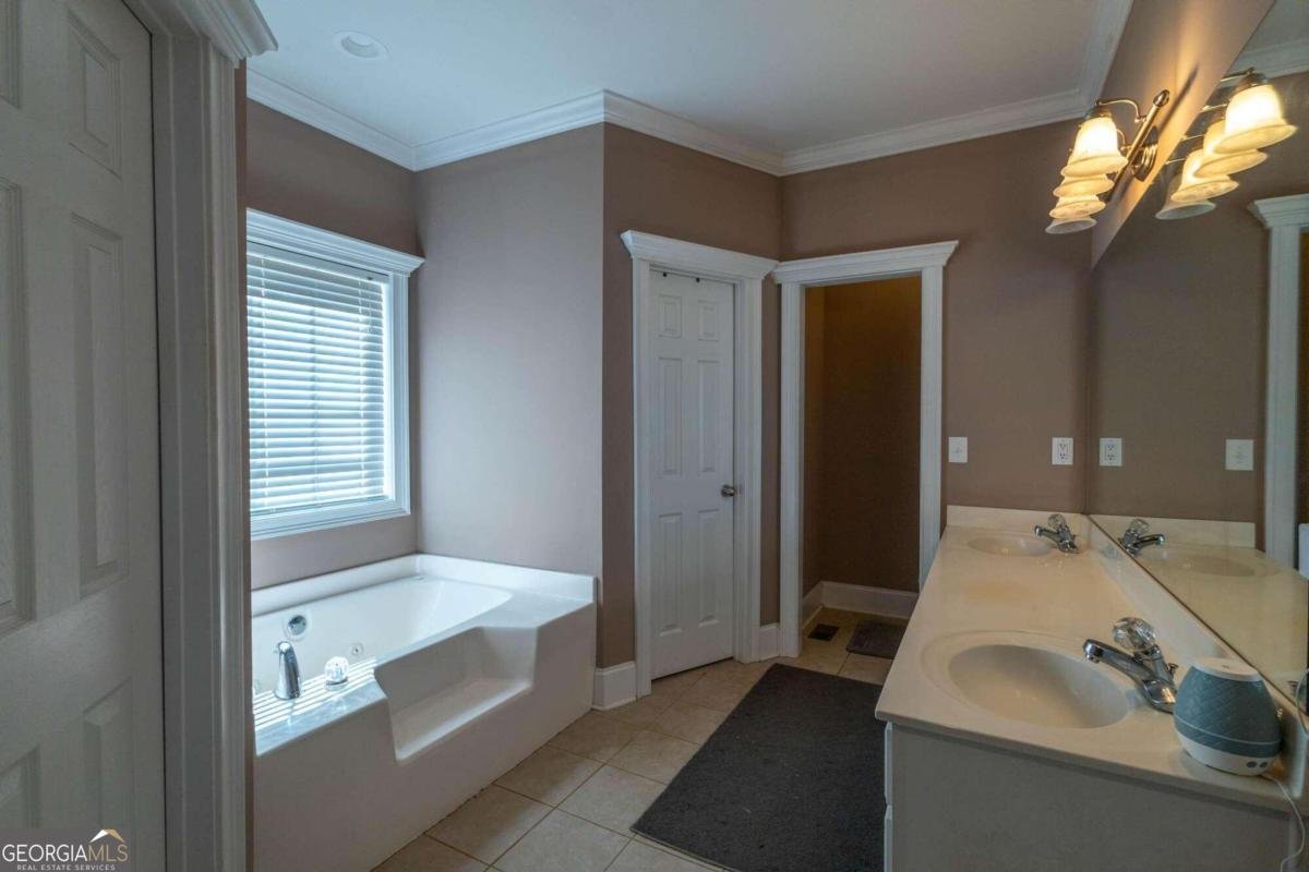 637 HOLLOWAY Hollow Monticello - 23