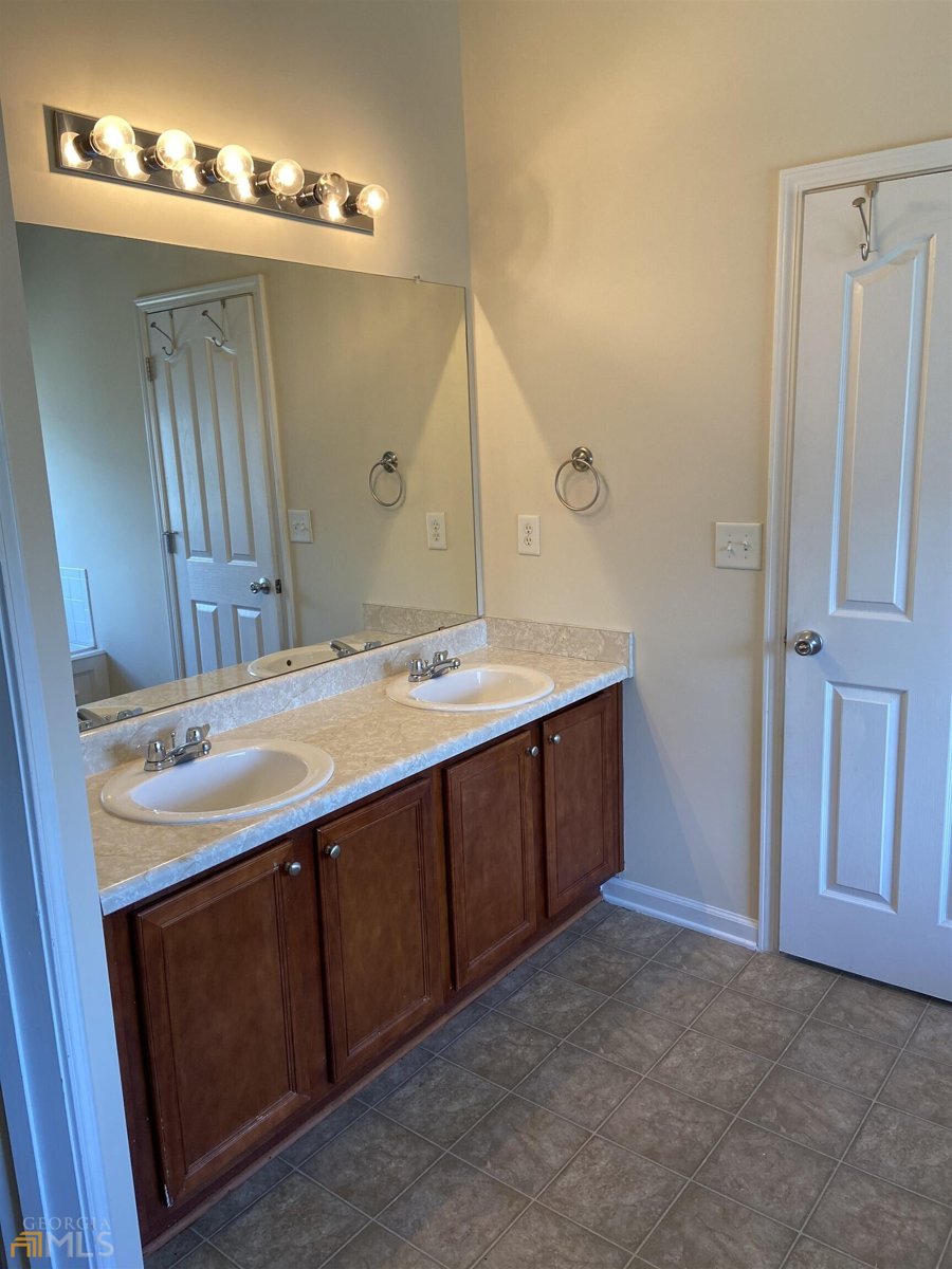7495 St David Street Fairburn - 13