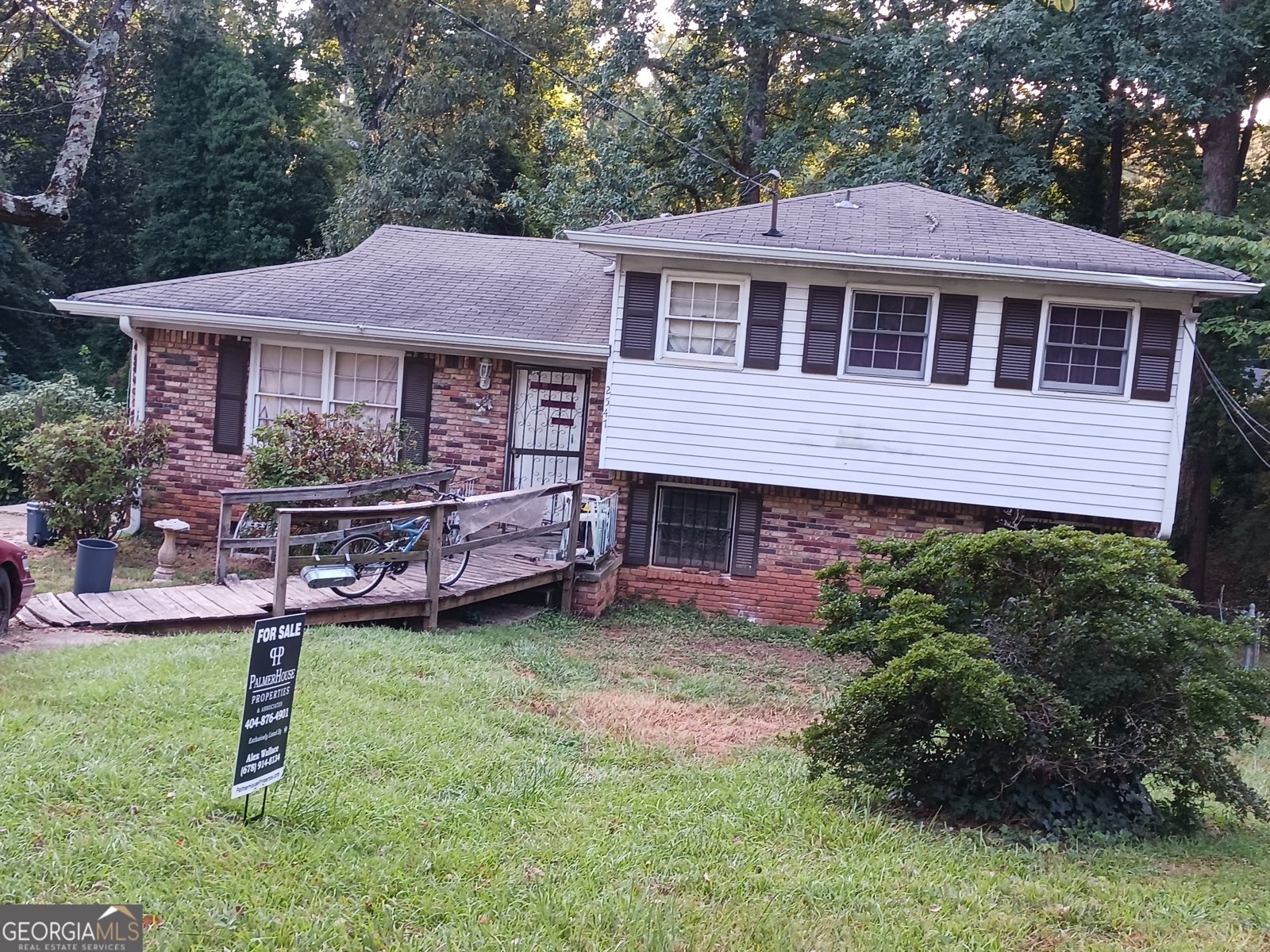 2547 Crestdale Circle Atlanta - main photo