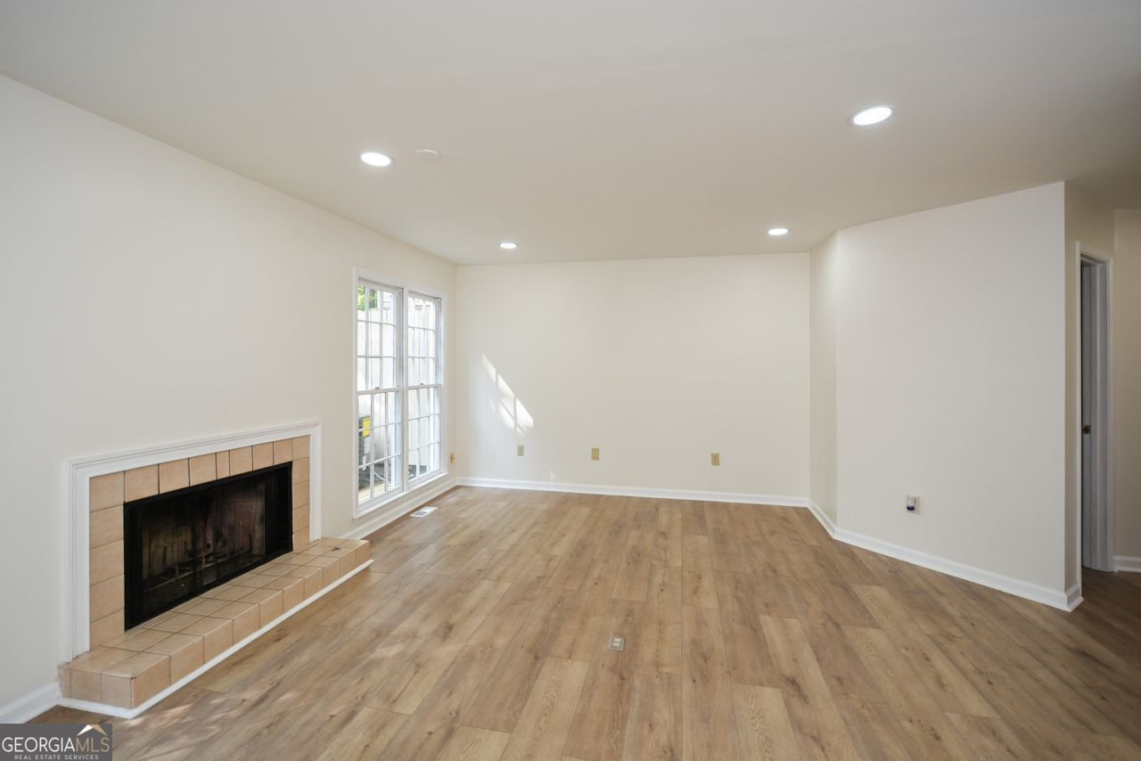 1666 Paddlewheel Drive Marietta - 17