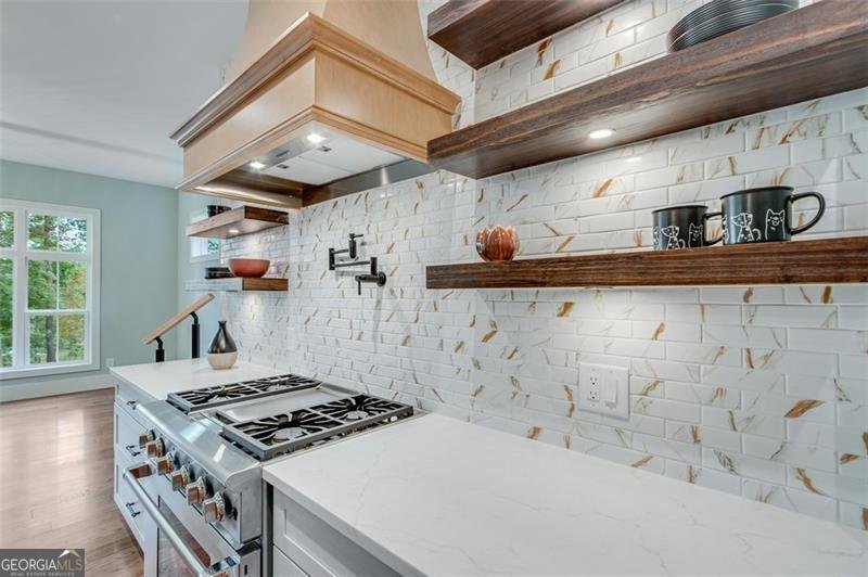 6106 BLUEWATER Boulevard Gainesville - 23