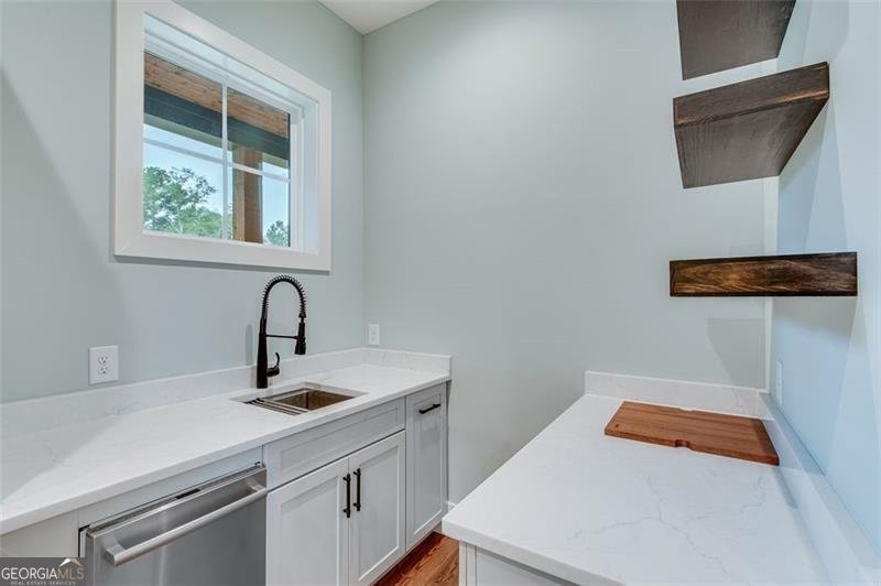 6106 BLUEWATER Boulevard Gainesville - 29