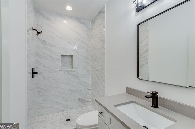 6106 BLUEWATER Boulevard Gainesville - 68