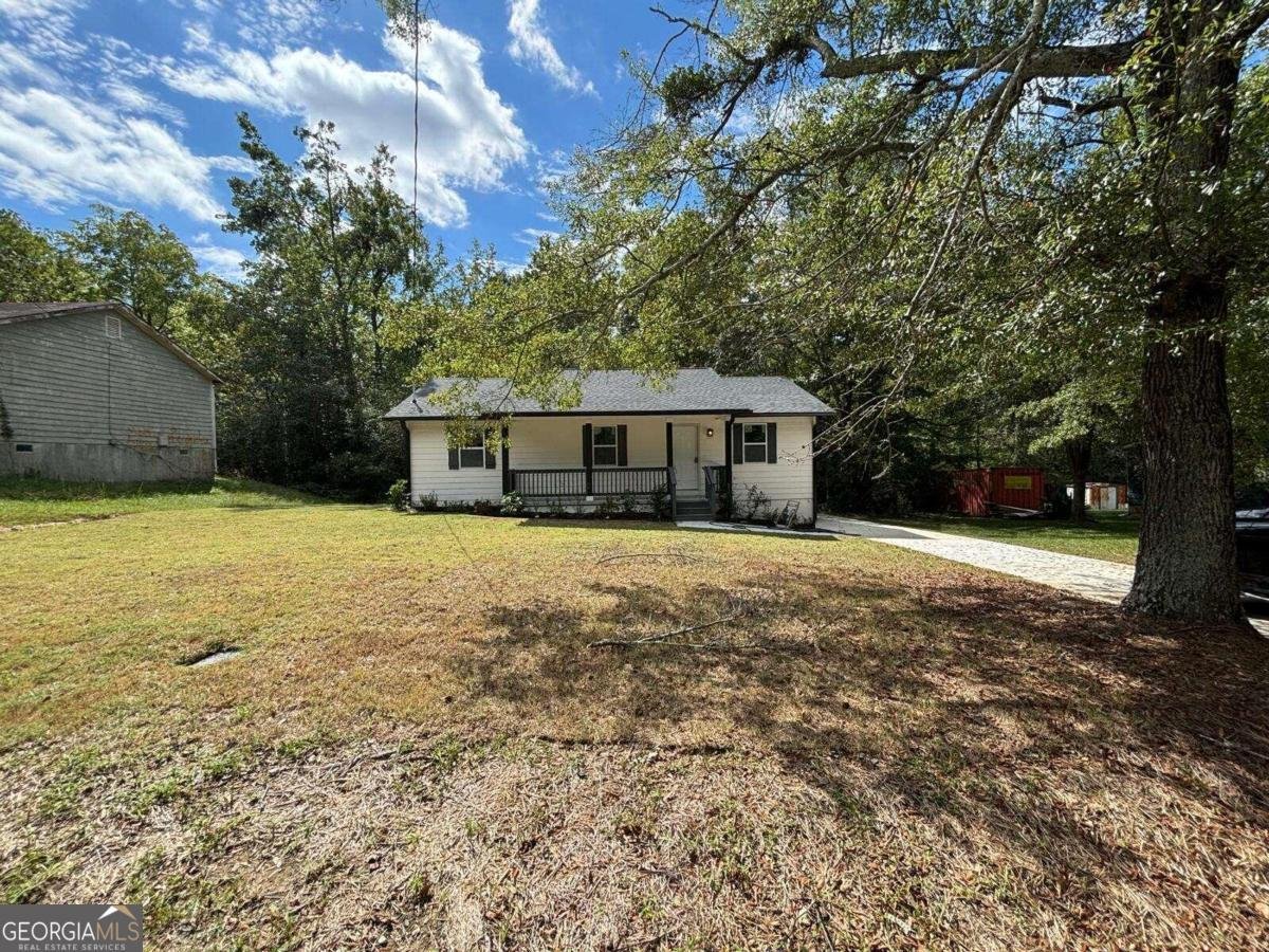 8165 Thompson Street Douglasville - 1