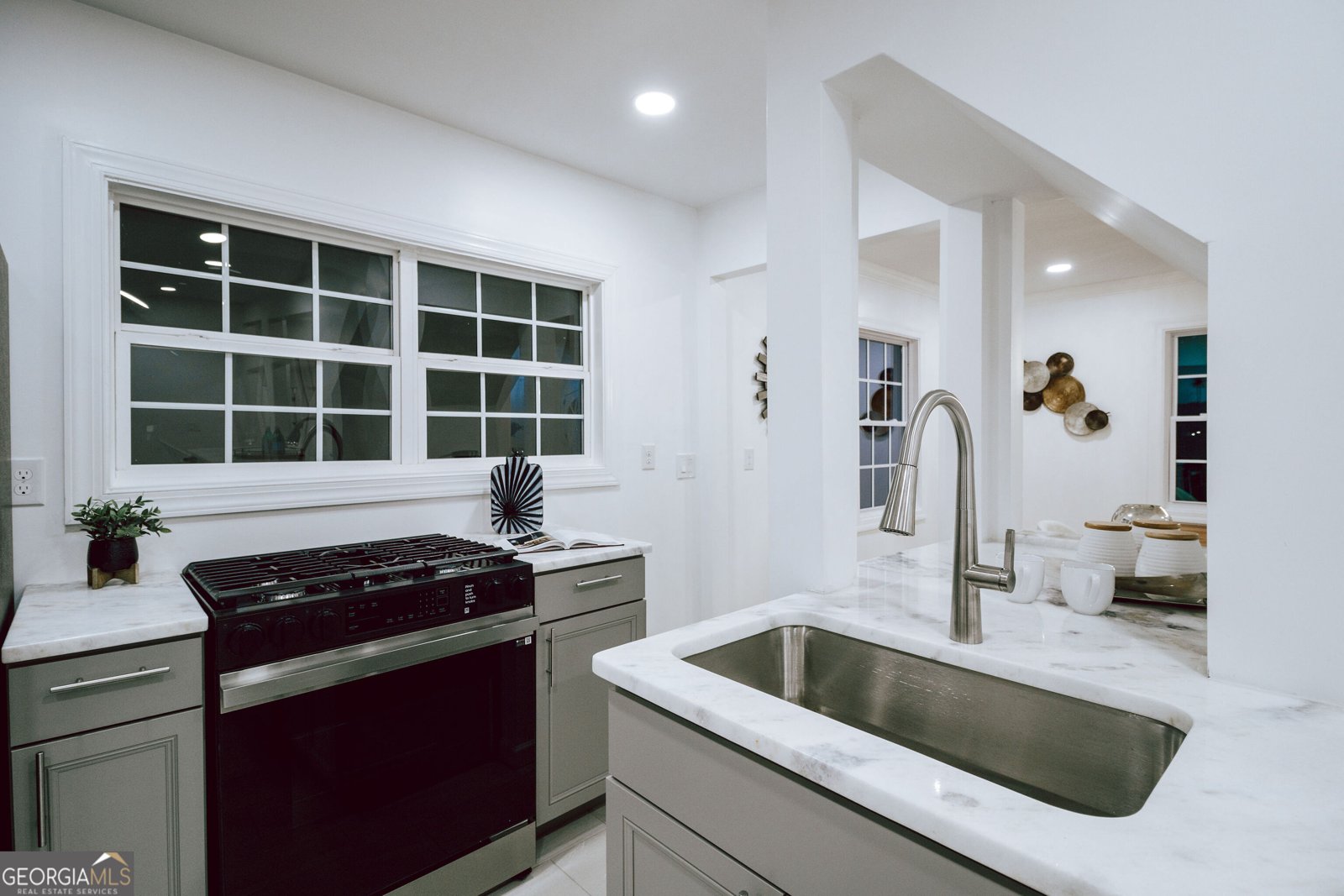 1466 Hardin Avenue Atlanta - 10