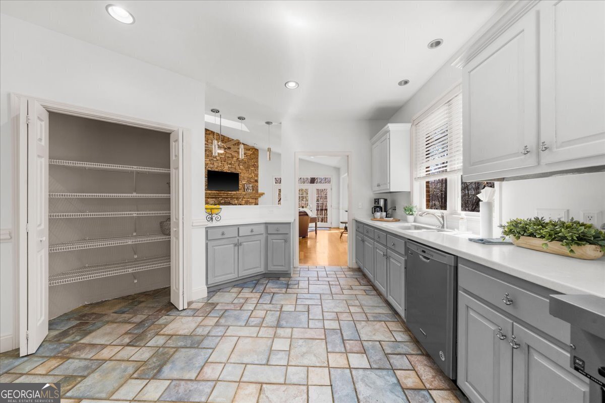 6137 White Oak Drive Flowery Branch - 20