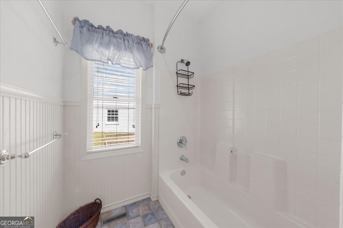 6137 White Oak Drive Flowery Branch - 32