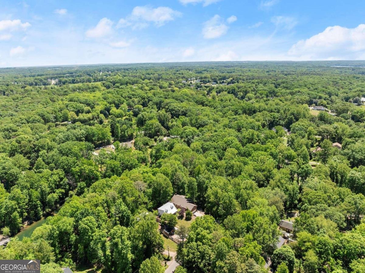 6137 White Oak Drive Flowery Branch - 77