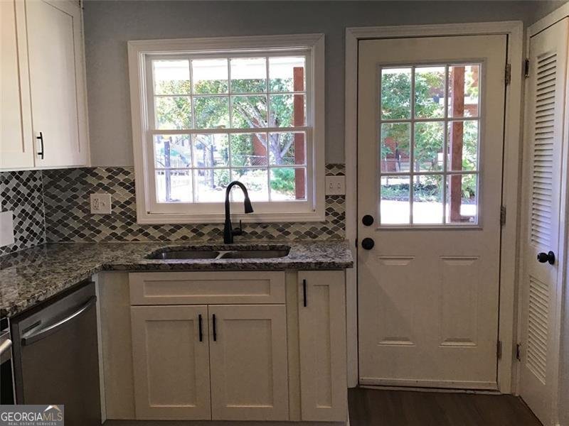 3021 STONE MOUNTAIN Street Lithonia - 15