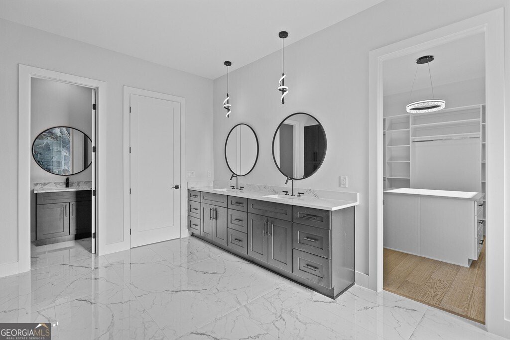 555 Versailles Drive Auburn - 40