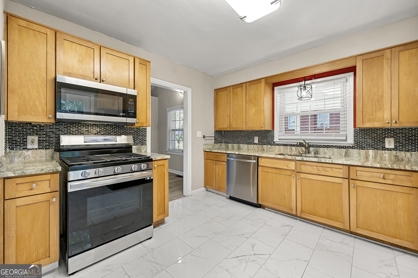 2627 Elsinore Street East Point - 13