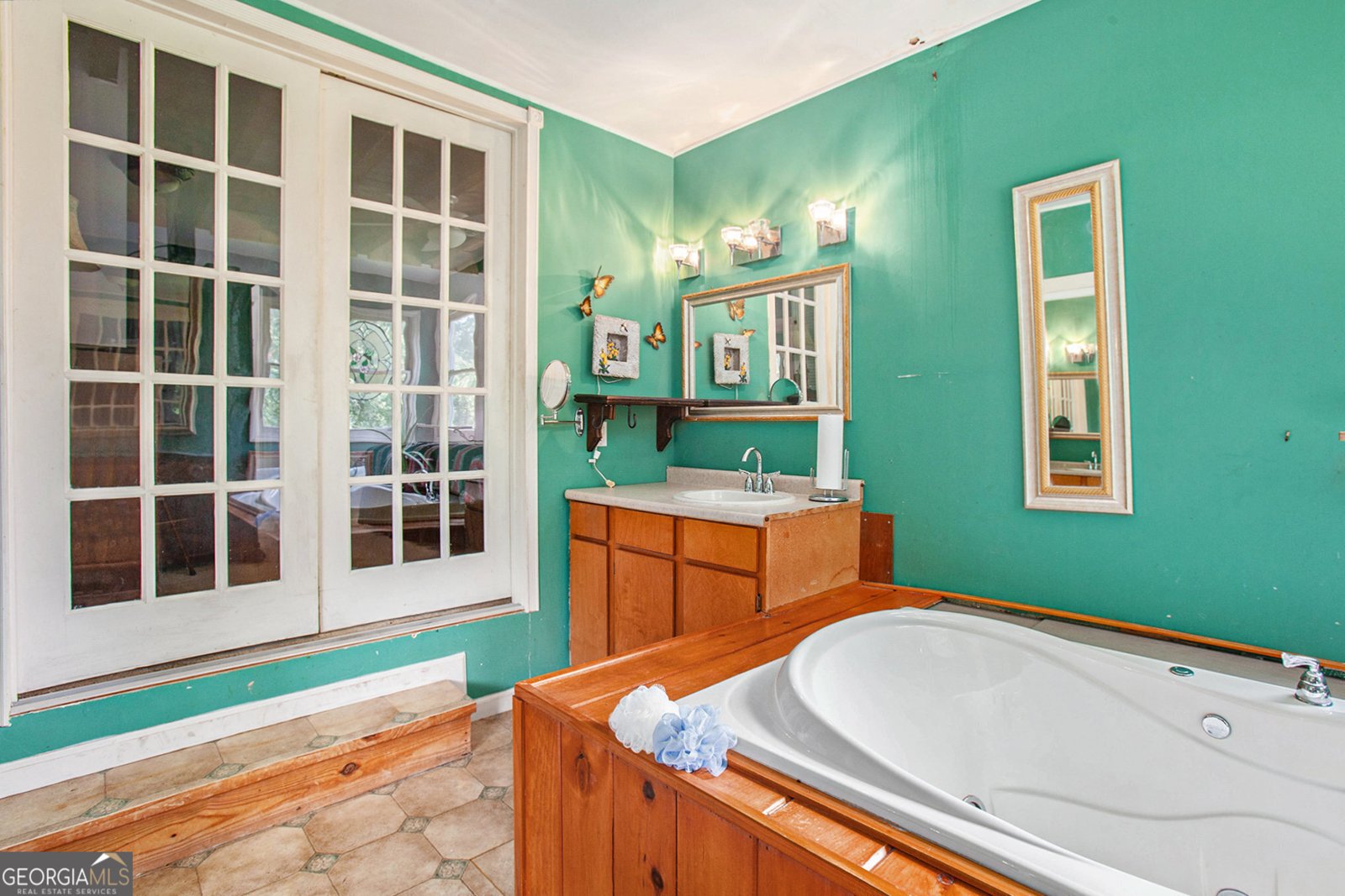 2841 Upper Sweetwater Trail White - 16