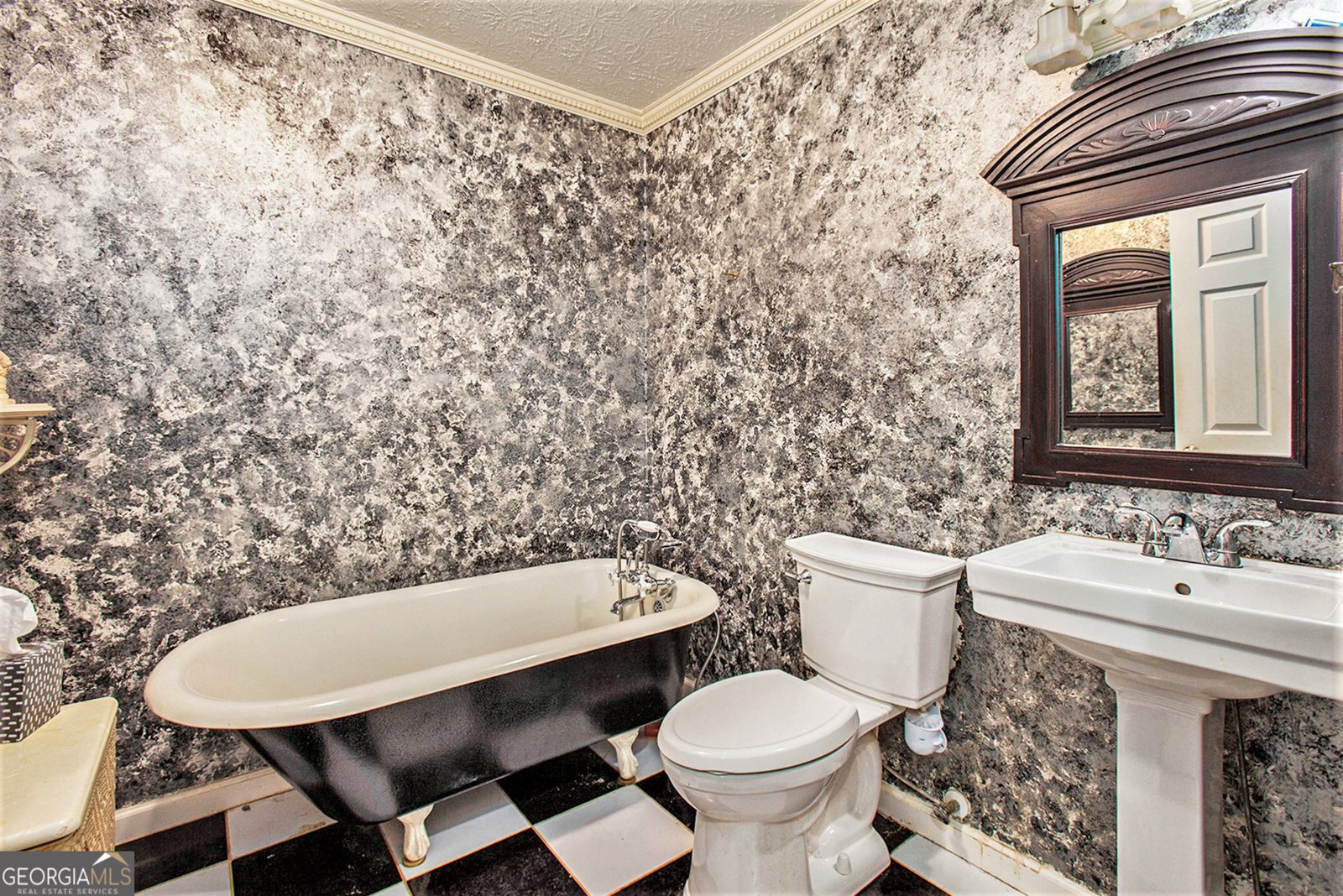 2841 Upper Sweetwater Trail White - 17