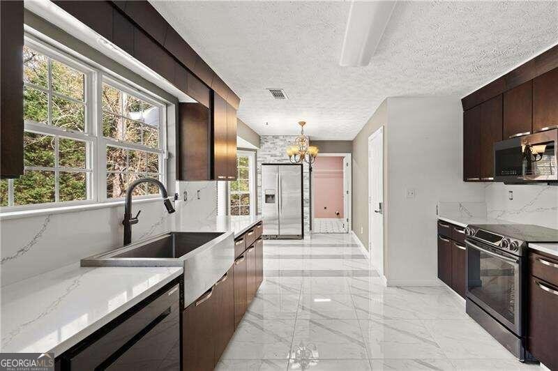 201 Nina Circle Locust Grove - 11