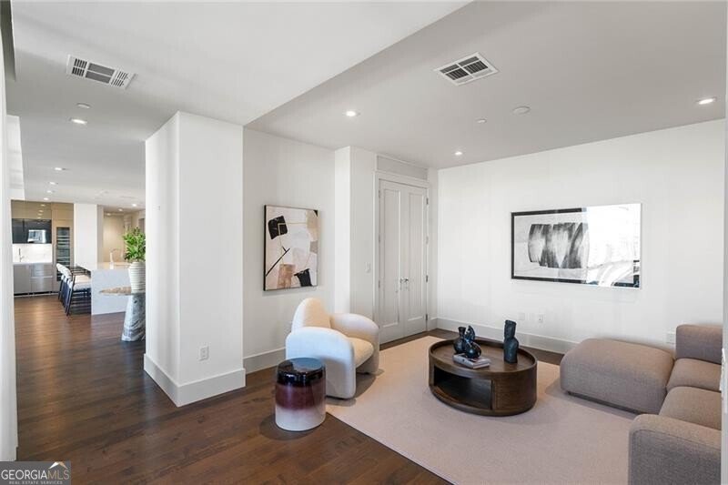 3107 Peachtree Road Atlanta - 16