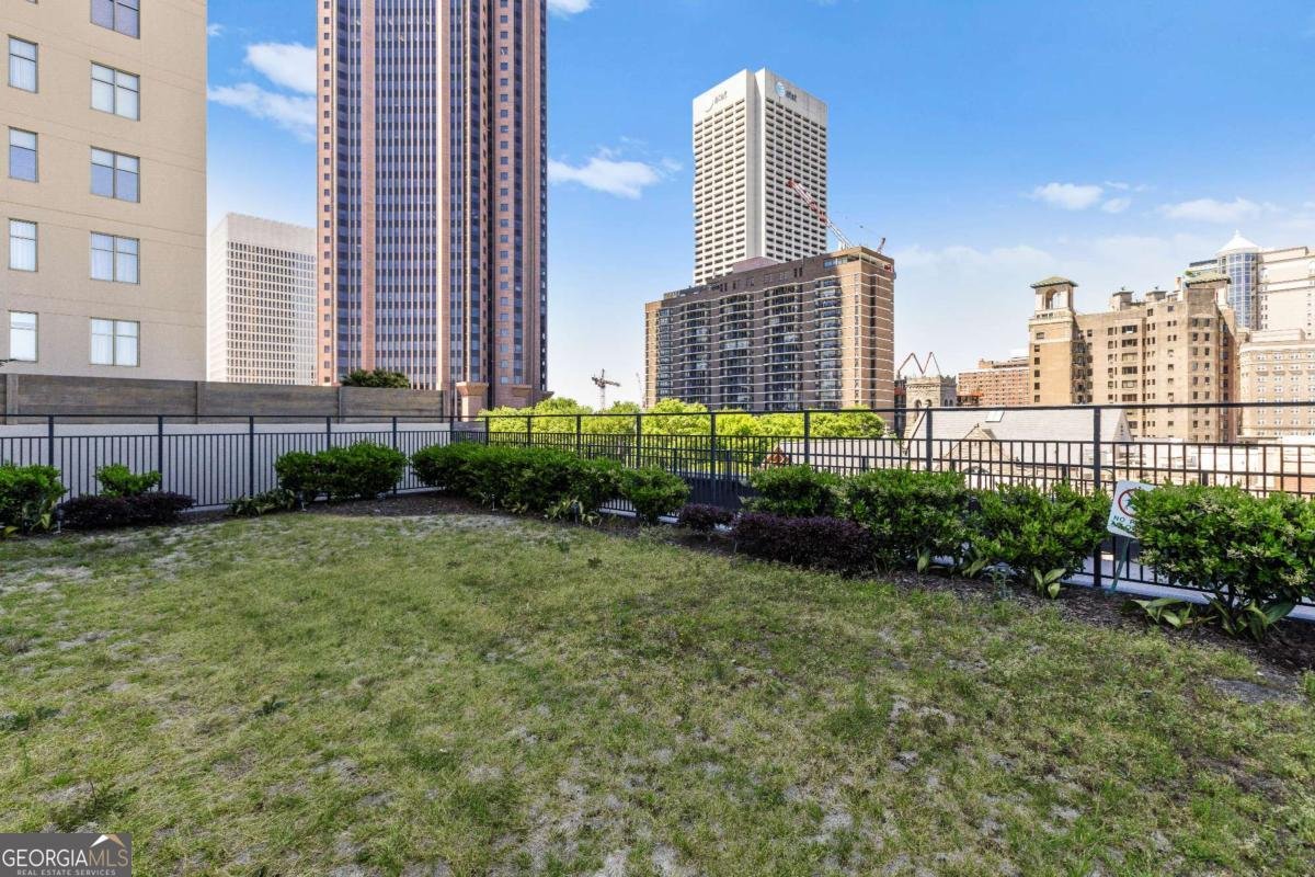 565 Peachtree Street Atlanta - 43