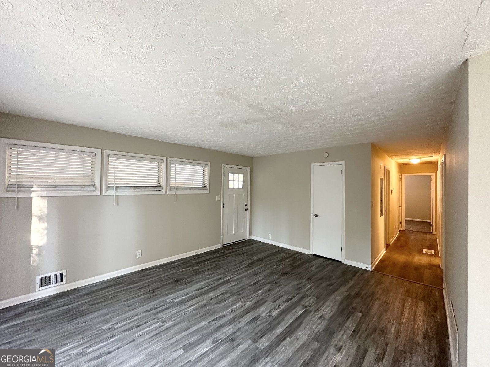 2302 Montrose Drive East Point - 1