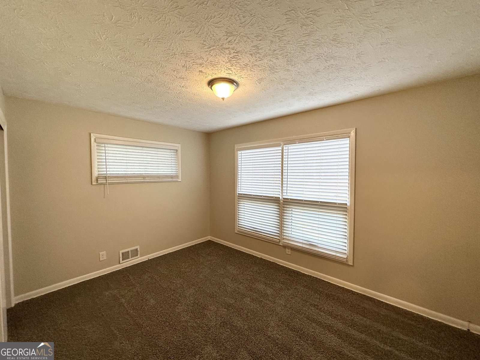 2302 Montrose Drive East Point - 12