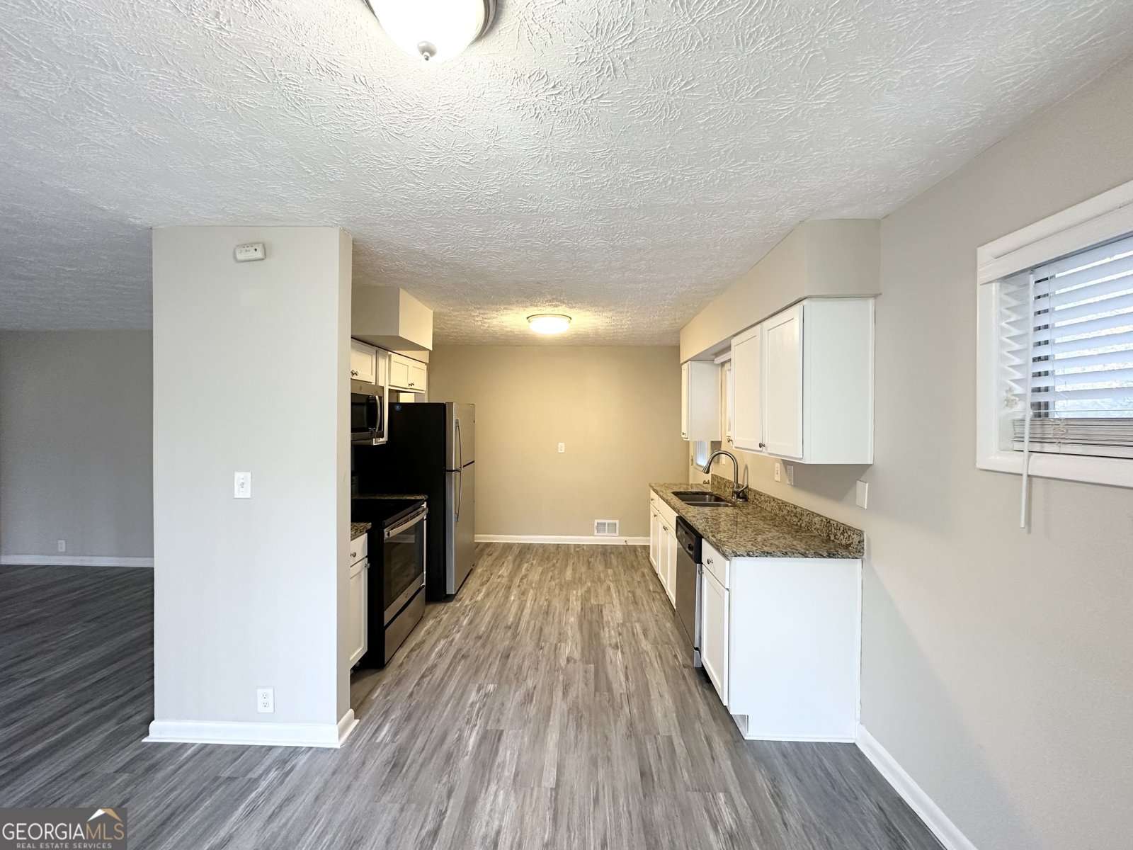 2302 Montrose Drive East Point - 2