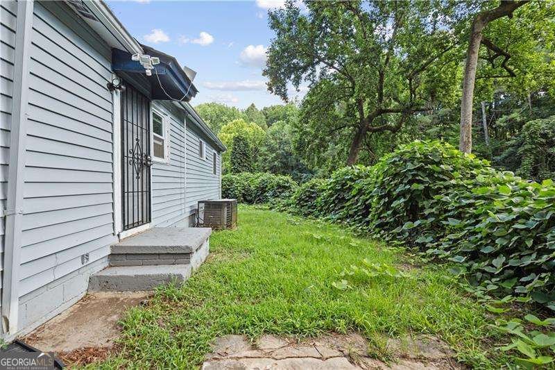 2436 Clarissa Drive Atlanta - 23