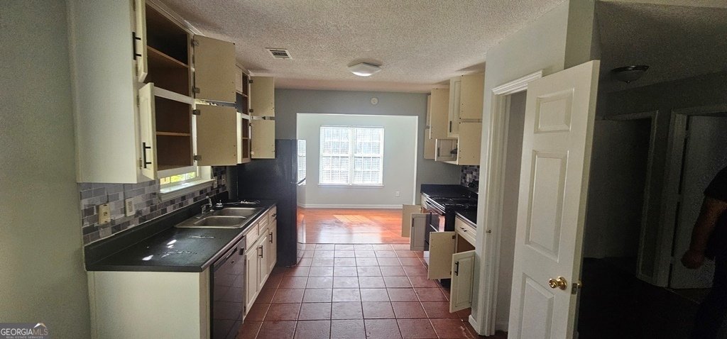 221 Lakeview Drive Stockbridge - 4