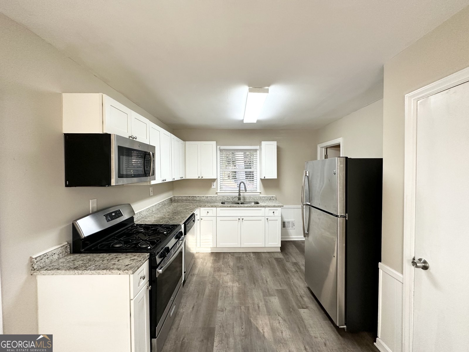 2442 Graywall Street East Point - 5