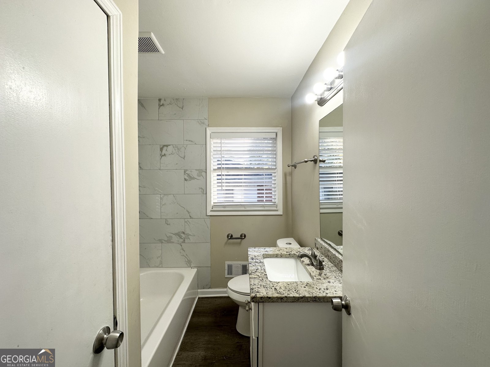 2442 Graywall Street East Point - 9