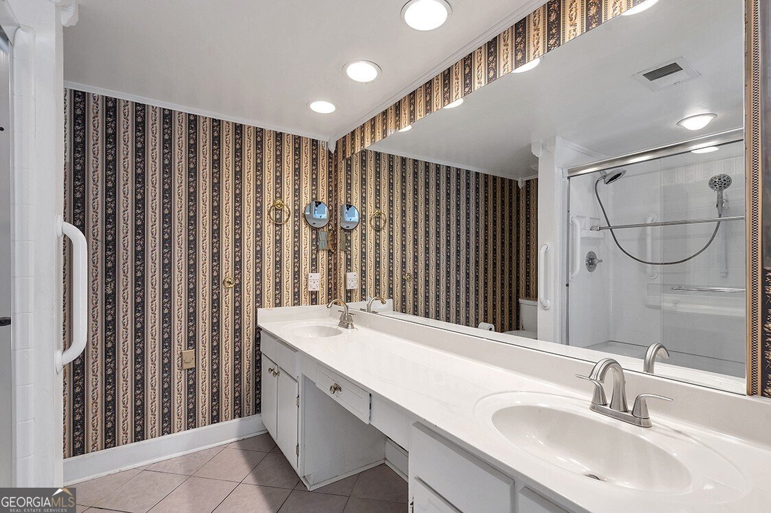 6851 Roswell Road Atlanta - 29