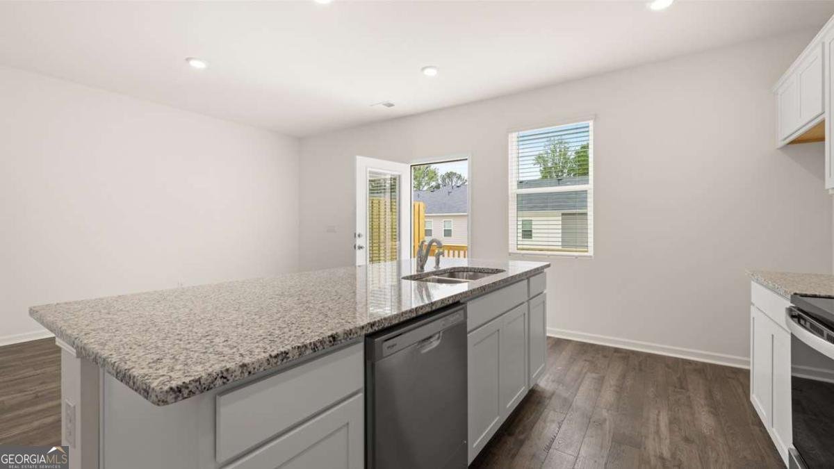 979 Cades Walk Lawrenceville - 16