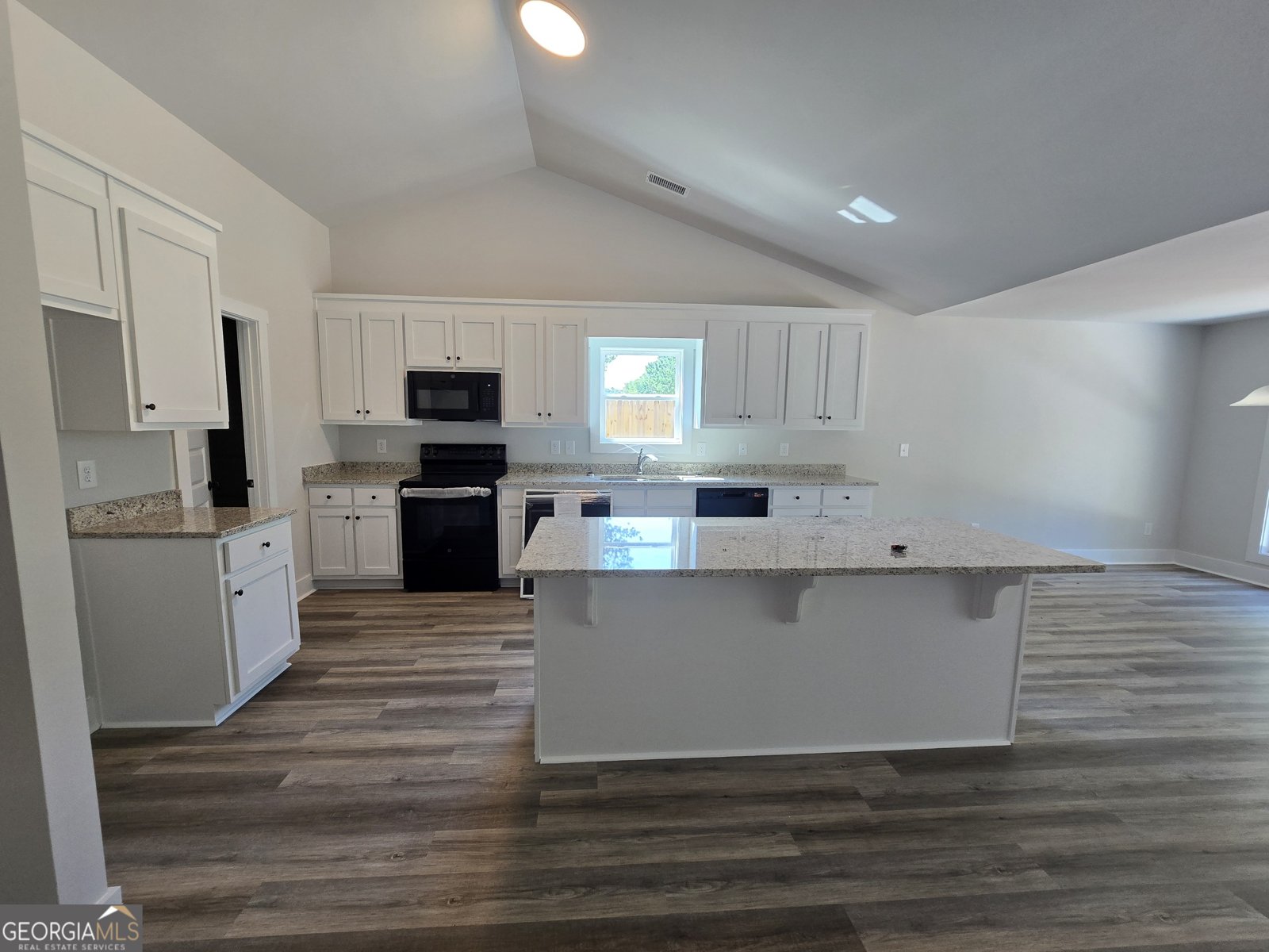 210 210 Hummingbird Lane Statham - 4