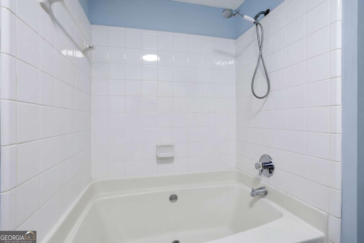 2700 Pine Tree Road Atlanta - 18