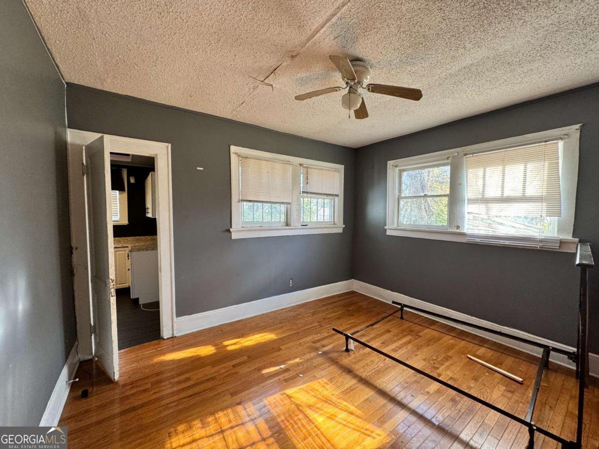 880 CASCADE Road Atlanta - 5