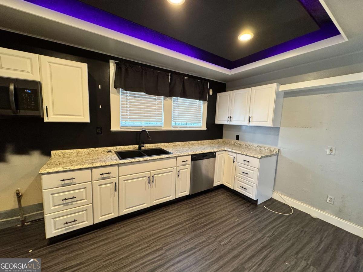 880 CASCADE Road Atlanta - 8