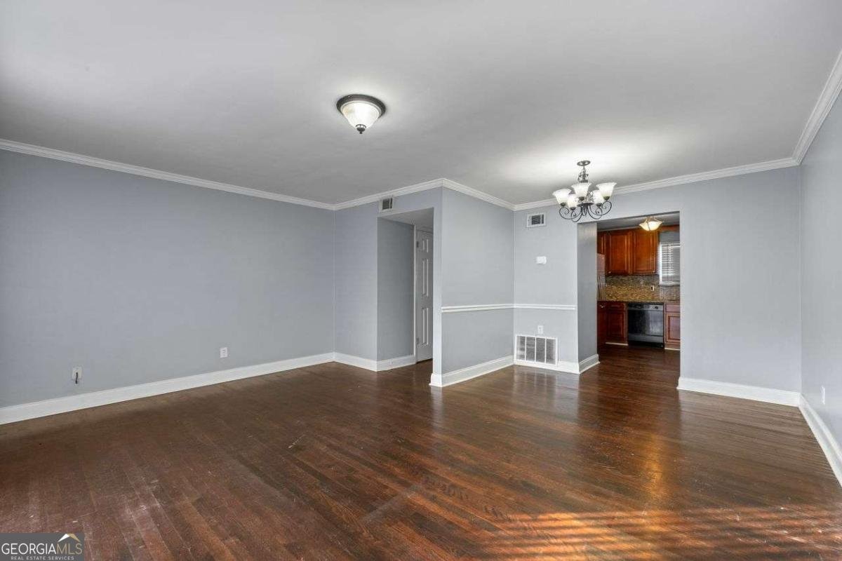 5667 KINGSPORT Drive Atlanta - 11
