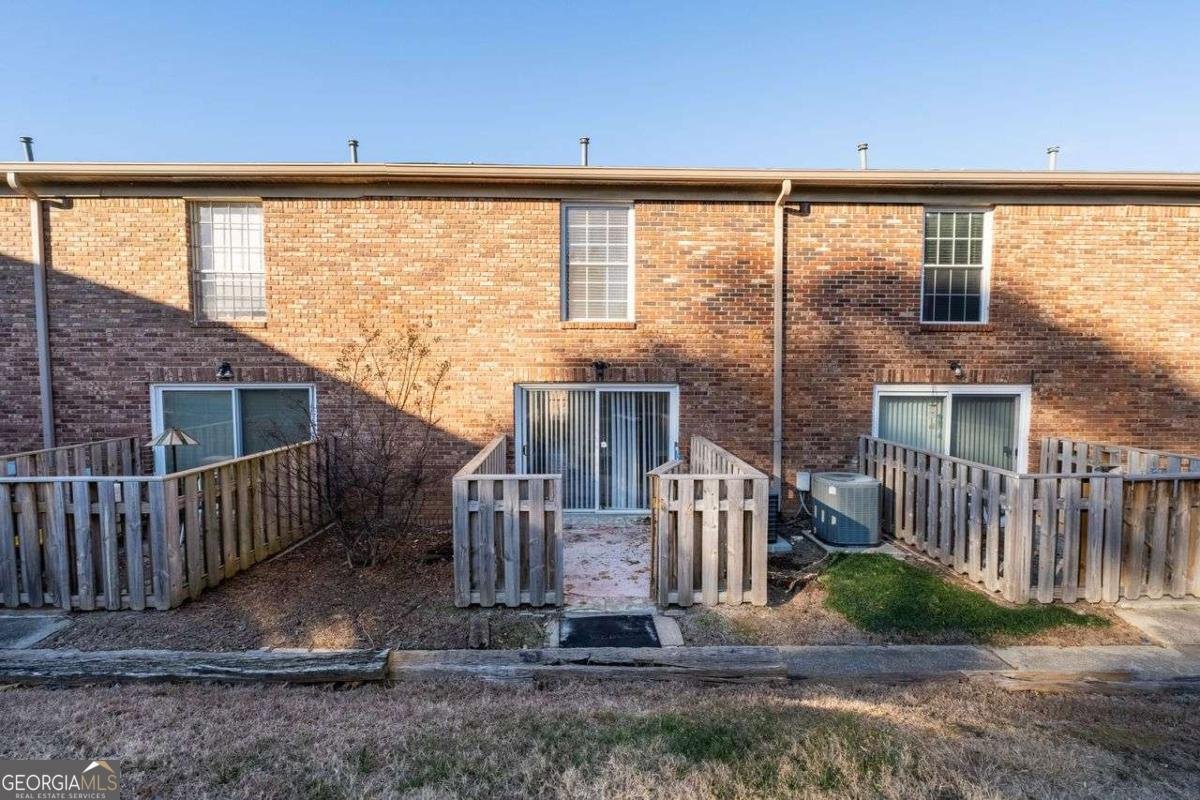 5667 KINGSPORT Drive Atlanta - 25