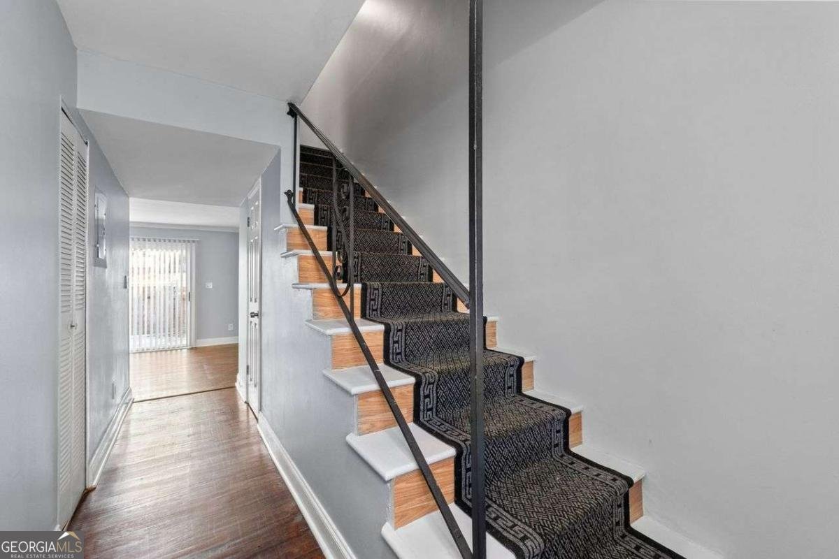5667 KINGSPORT Drive Atlanta - 5
