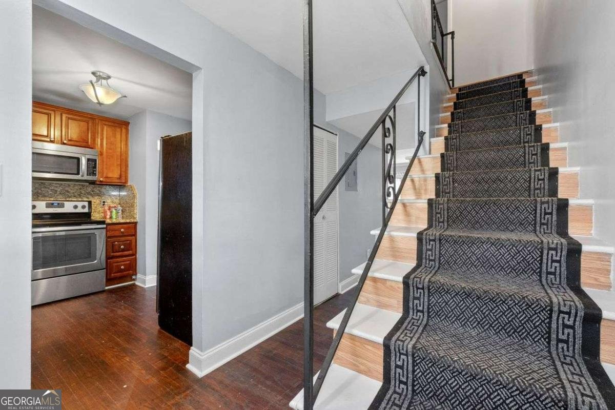 5667 KINGSPORT Drive Atlanta - 6