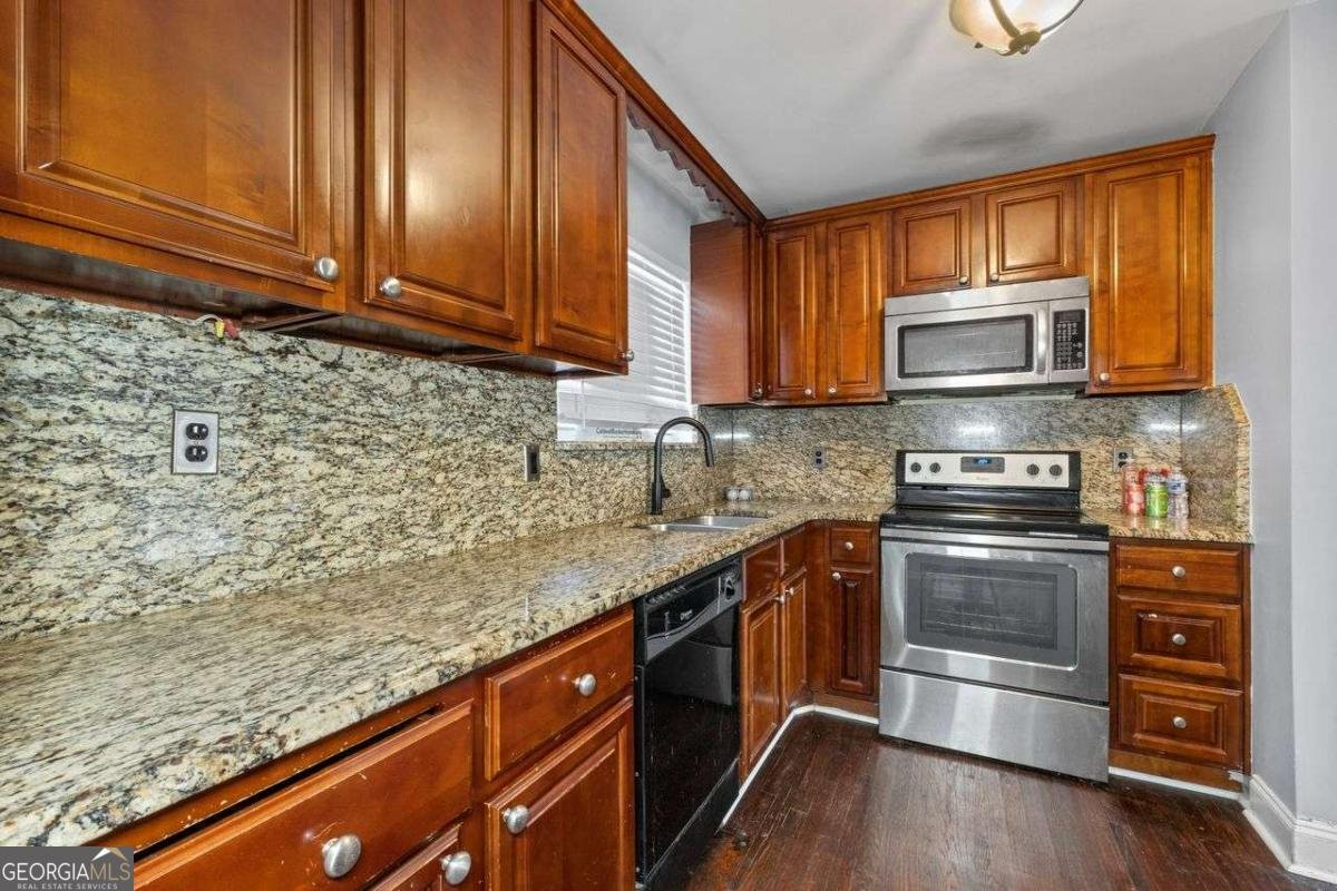 5667 KINGSPORT Drive Atlanta - 7