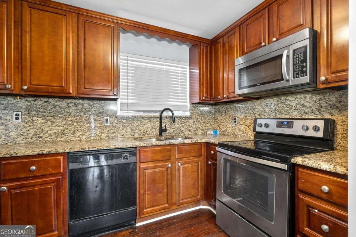 5667 KINGSPORT Drive Atlanta - 9