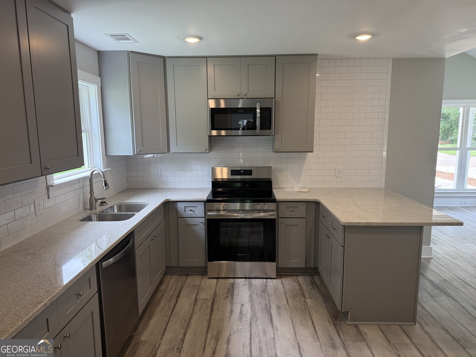 900 Parkway LaGrange - 7