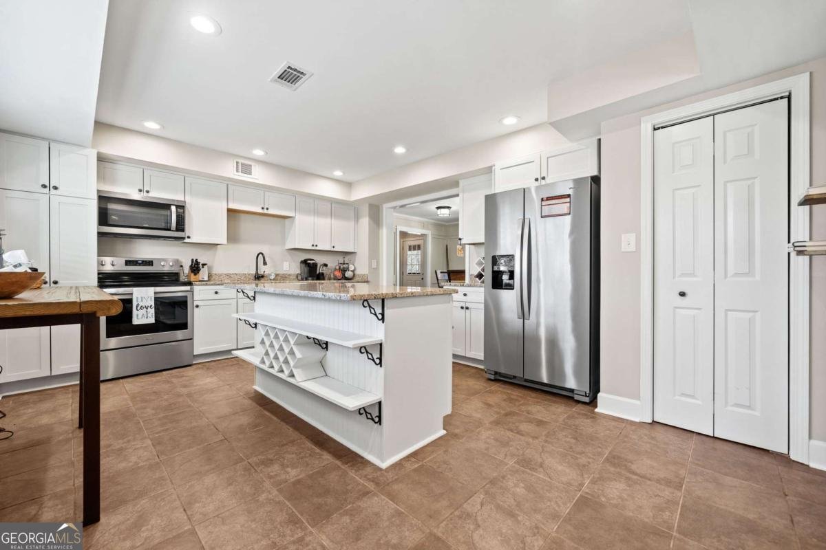103 Cardinal Road White - 11