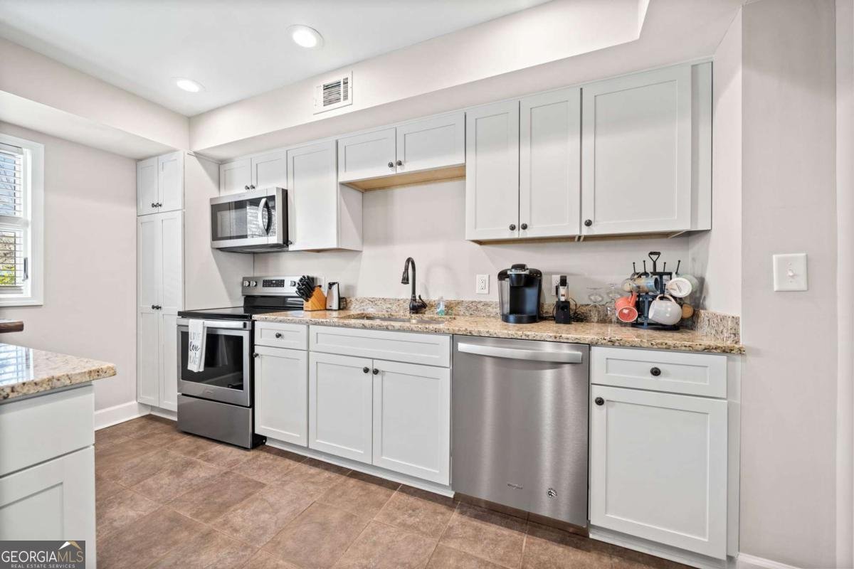 103 Cardinal Road White - 13
