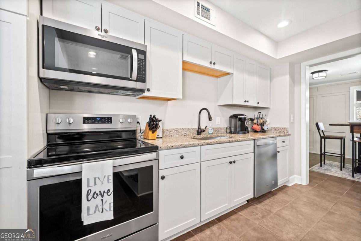 103 Cardinal Road White - 14