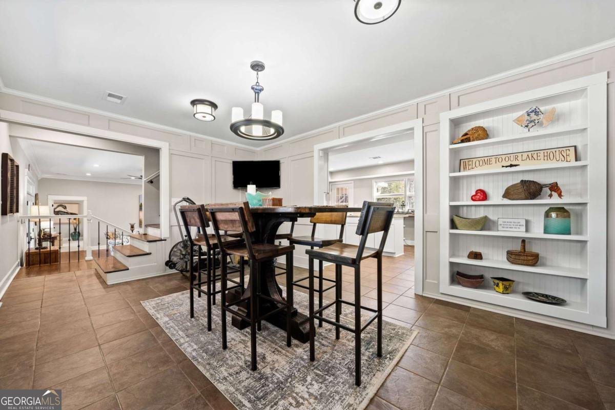 103 Cardinal Road White - 15