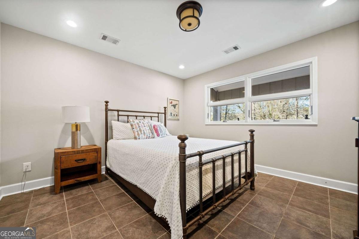 103 Cardinal Road White - 18