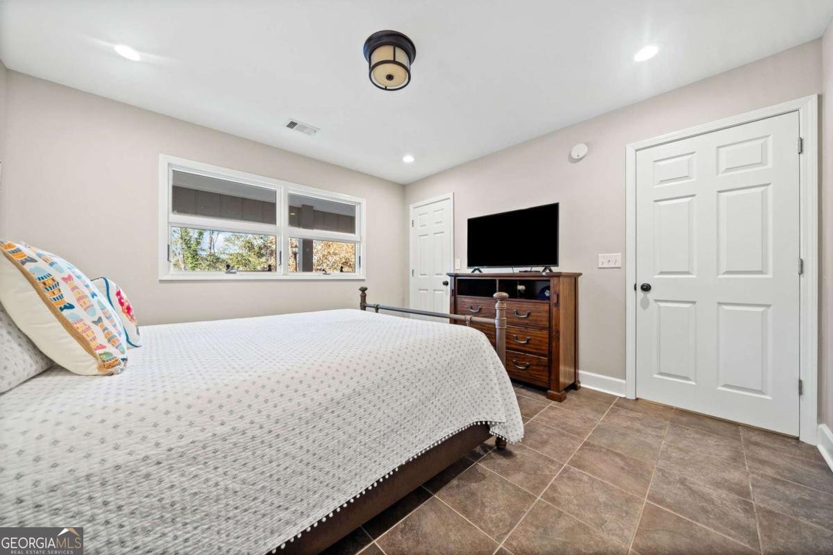 103 Cardinal Road White - 19